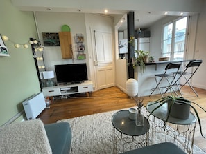 Enjoy a comfortable stay in this apartment with a living area, flat-screen TV, and dining space.