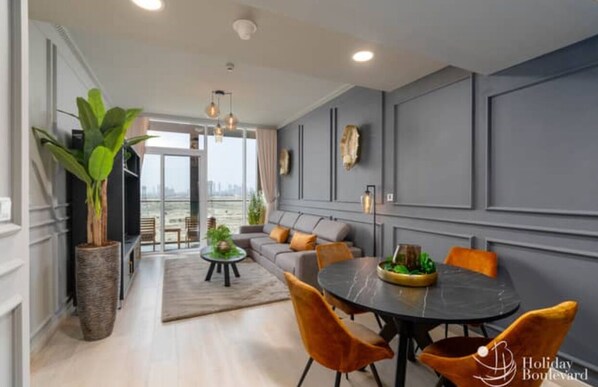 Smart TV - Cozy 1-bedroom apartment with WiFi, fitness room in delightful Dubai (Dubai)