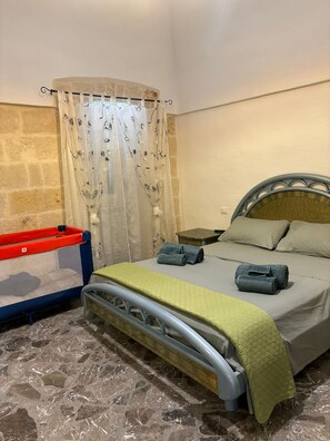 2 sovrum, strykjärn/strykbräda, wi-fi och sängkläder