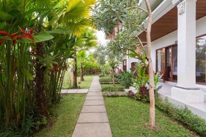 Doppia Deluxe, vista giardino | Ferro/asse da stiro, Wi-Fi gratuito