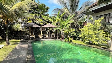 Kolam renang outdoor