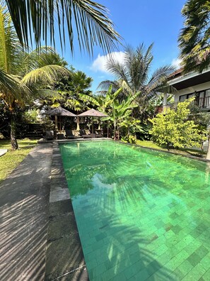 Piscine extérieure