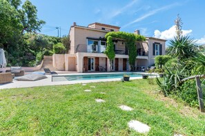Exterior - Beautiful villa private heated pool, view bay st Raphael, 4 people, 4 stars (Fréjus)