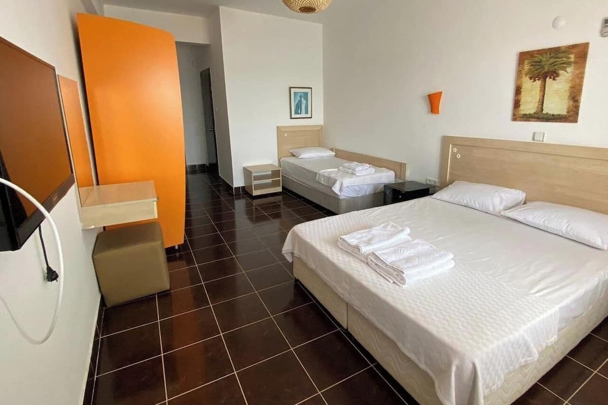 Basic Triple Room | Free WiFi