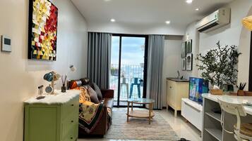 Smart TV, table tennis, books