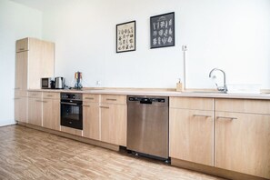 Refrigerador, microondas, parrilla de estufa y lavavajillas 