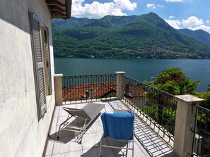 Balcony - Pottery Mansion (Argegno)