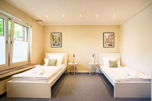 7 bedrooms, desk, iron/ironing board, free WiFi