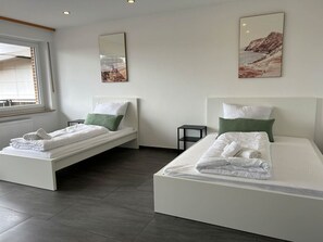 6 bedrooms, free WiFi, bed sheets