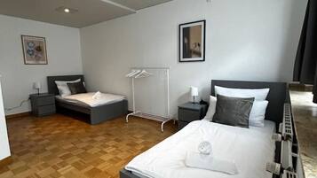 4 habitaciones, tabla de planchar con plancha y wifi gratis