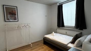 4 bedrooms, iron/ironing board, free WiFi, bed sheets