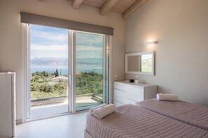 3 chambres, fer et planche à repasser, Wi-Fi, draps fournis
