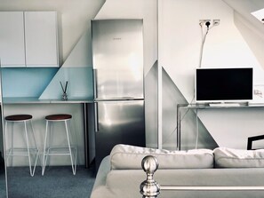 Smart TV - Be In•spired In London•Capital City of Design
Studio close by BBC Public Space (London)