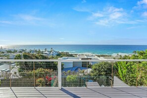 Property grounds - Spectacular Beachside Living, Sunrise Beach (Sunrise Beach)