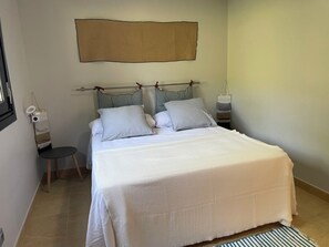 6 多间卧室、办公桌、熨斗/熨衣板、旅行婴儿床