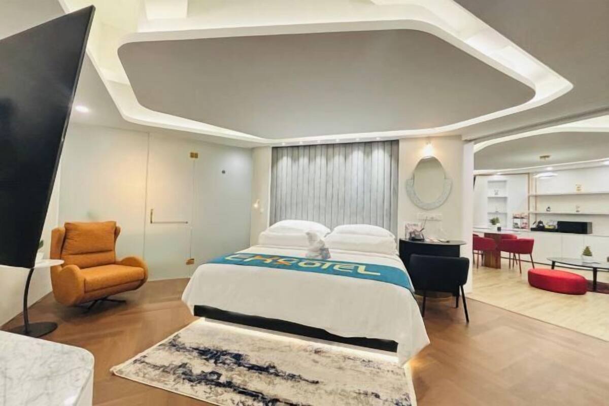 In-room safe, desk, free WiFi, bed sheets