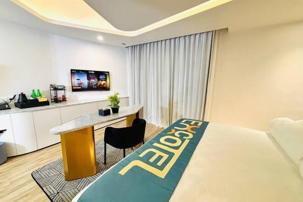 In-room safe, desk, free WiFi, bed sheets