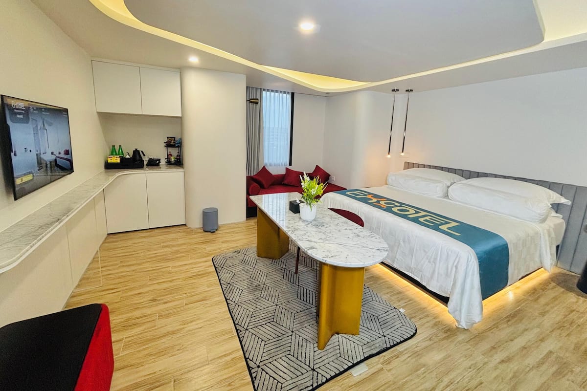 1 bedroom, in-room safe, desk, free WiFi