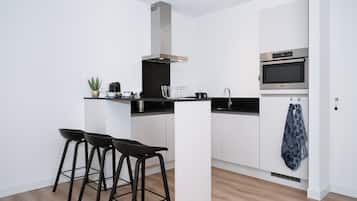 Fridge, dishwasher, highchair