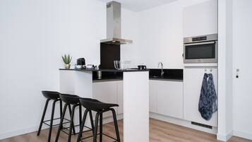 Fridge, dishwasher, highchair