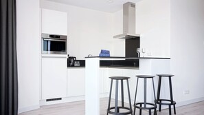 Kühlschrank, Geschirrspüler, Hochstuhl