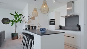 Fridge, dishwasher, coffee/tea maker, highchair