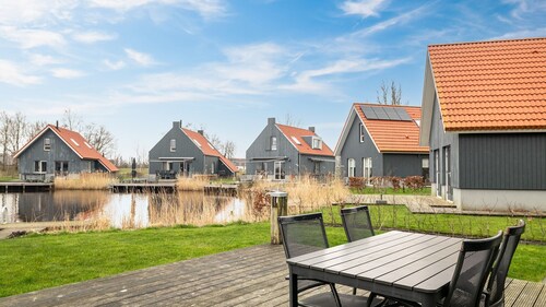 Freistehendes 4-Personen-Haus am Wasser