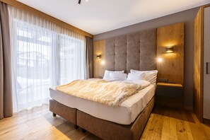 2 bedrooms, bed sheets