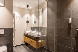 Shower, towels