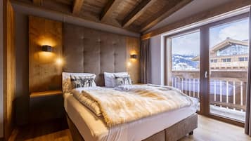 4 bedrooms, bed sheets