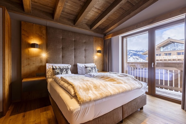 3 bedrooms, bed sheets