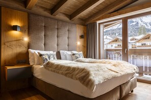 3 bedrooms, bed sheets