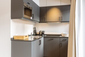 Frigorifero, microonde, lavastoviglie, macchina per tè/caffè