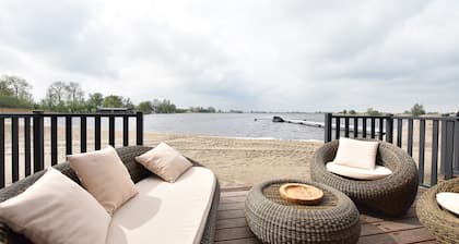 Attractive beach lodge for 4 people