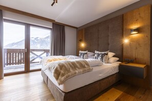 3 bedrooms, bed sheets