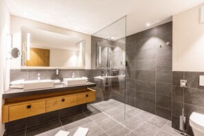 Shower, towels