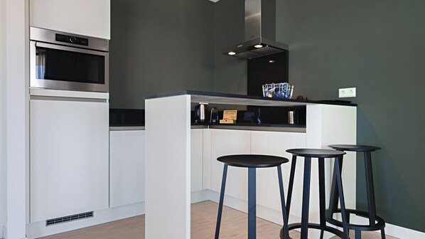 Fridge, dishwasher, highchair