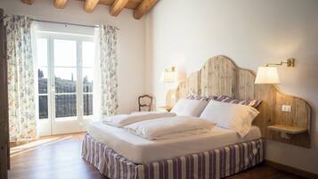 Deluxe Double or Twin Room | Desk, free WiFi