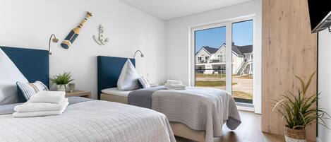 2 habitaciones, tabla de planchar con plancha y cuna de viaje