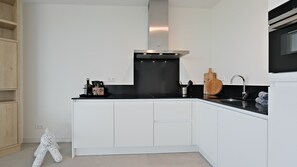 Fridge, dishwasher, highchair