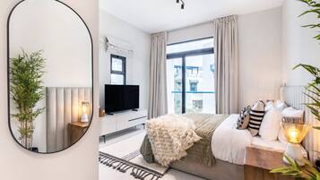 5 bedrooms, iron/ironing board, WiFi, bed sheets