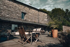 Outdoor dining - The Old Dairy - Sunny Brow Farm within the beautiful Lake District NationalPark (Ambleside)