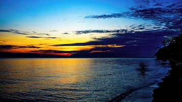 Di pantai, bar pantai