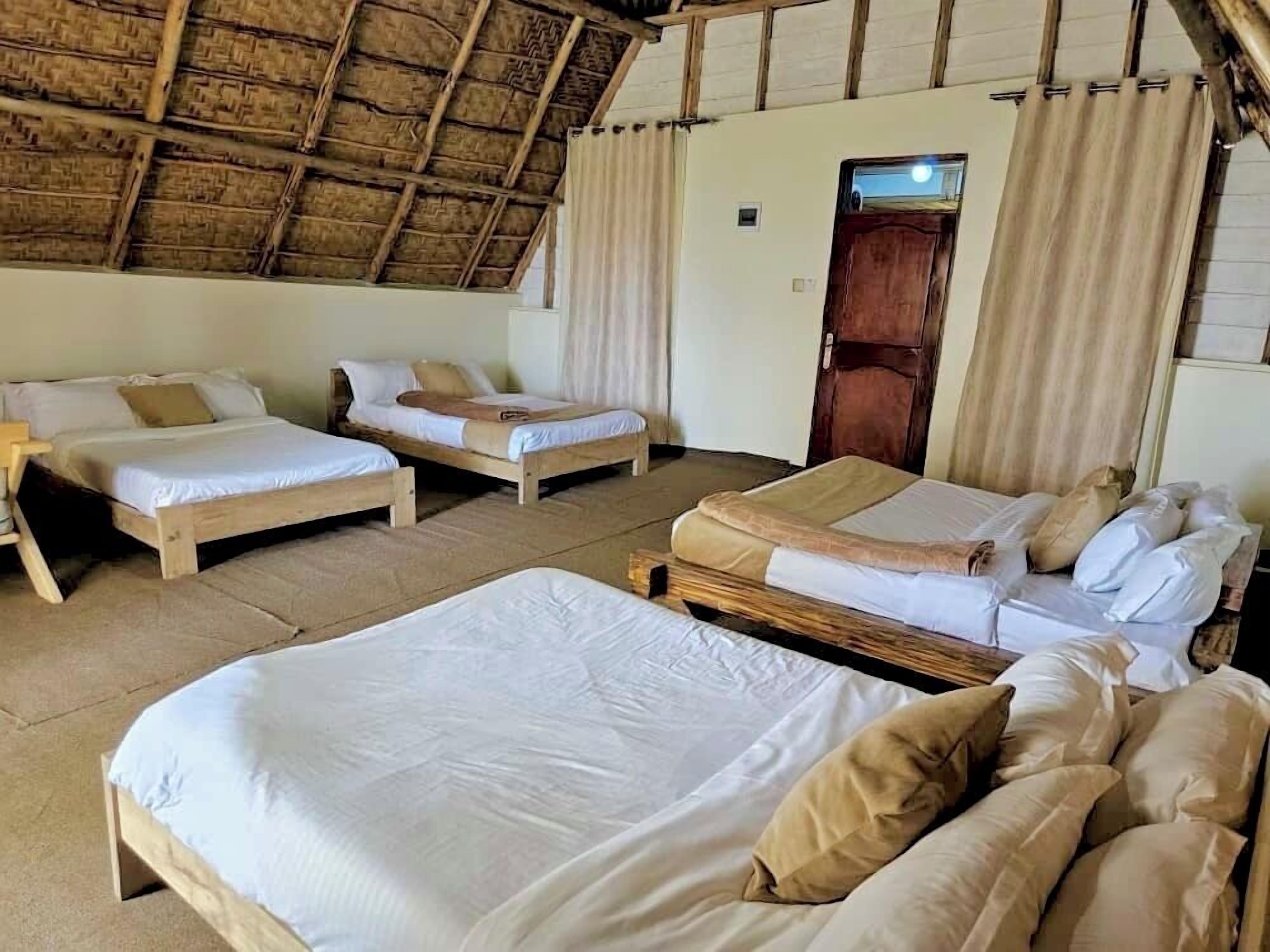 Family Cabin | Free WiFi, bed sheets