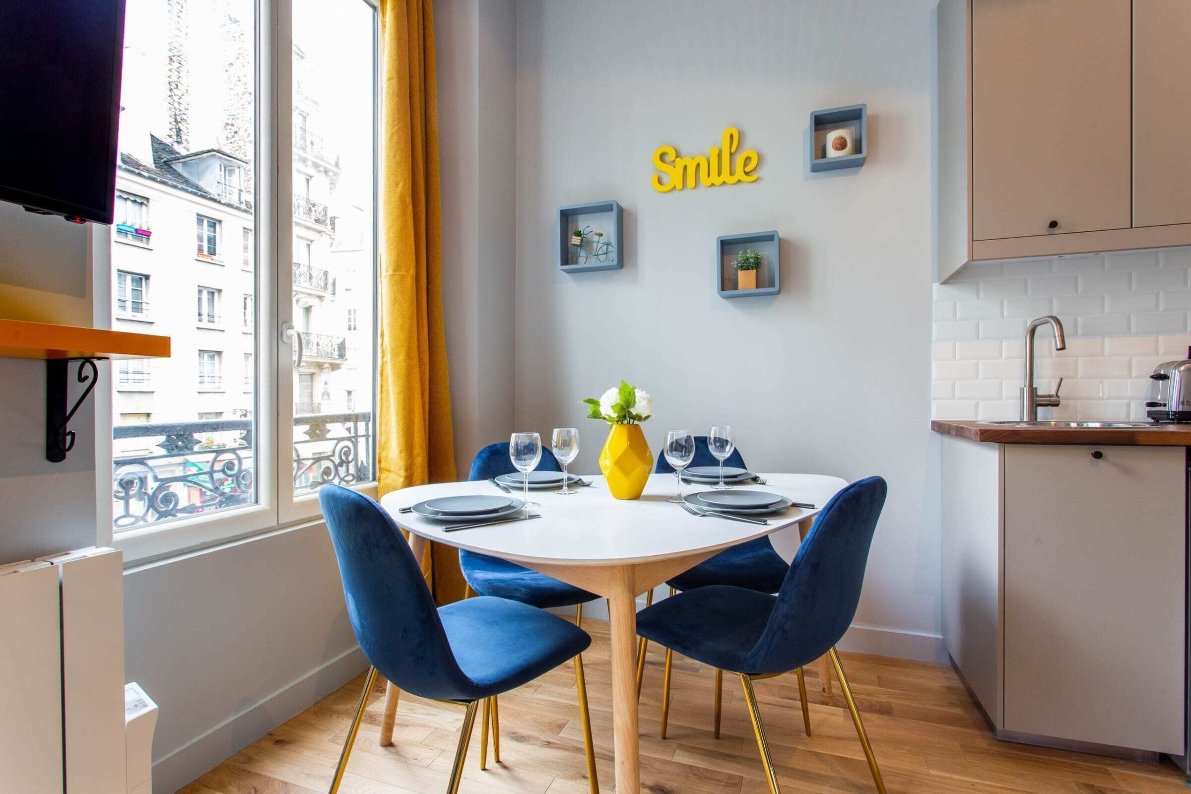 Appartement (3) | Coin séjour | Télévision de 60 pouces avec chaînes par câble