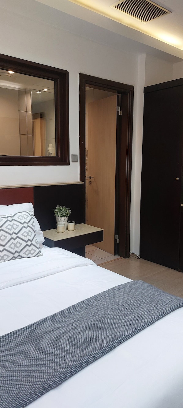 Iron/ironing board, free WiFi, bed sheets - INOH HOTEL (Athens)