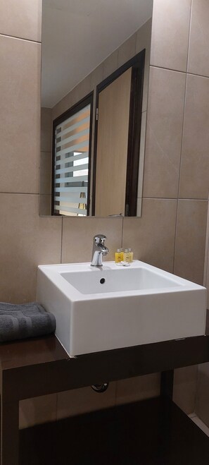 Economy Room, 1 Queen Bed | Bathroom | Hair dryer, slippers, towels, soap - INOH HOTEL (Athens)