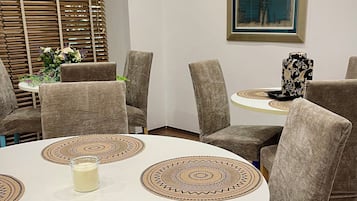 Televisión de pantalla plana de 24 pulgadas con canales digitales