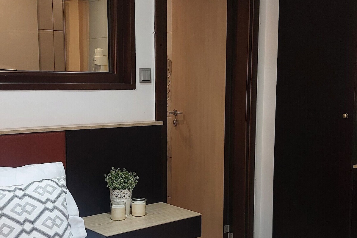 Standard Room | Premium bedding, down comforters, iron/ironing board, free WiFi