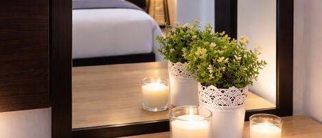 Premium bedding, down duvets, iron/ironing board, free WiFi